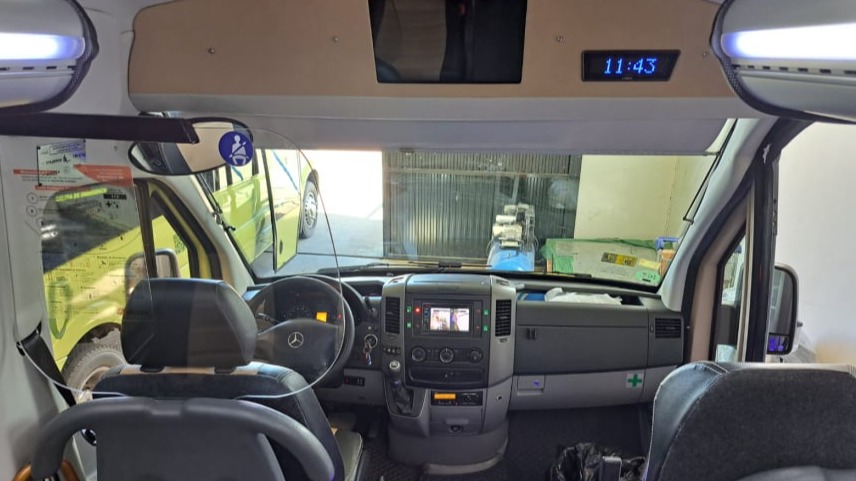 Mercedes Sprinter 519 - 19 plazas más conductor más guía
