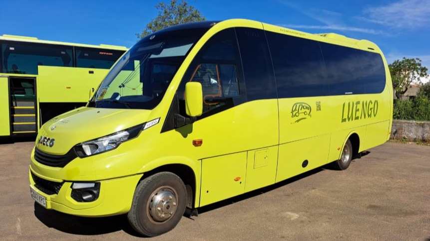 Iveco 28 plazas más conductor
