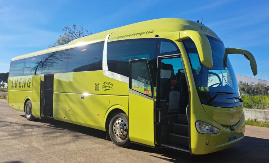 Autocar Scania de 55 plazas más conductor más guía