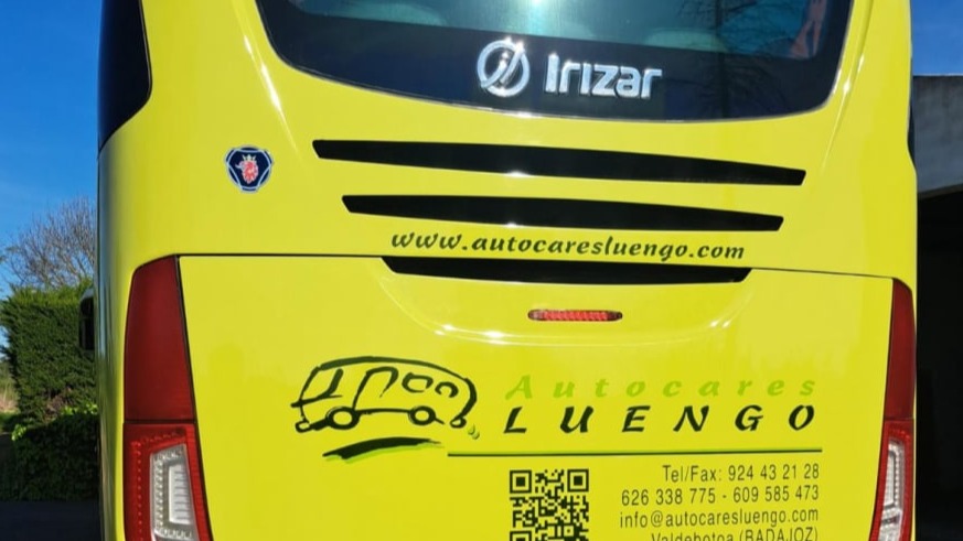 Autocar Scania de 55 plazas más conductor más guía