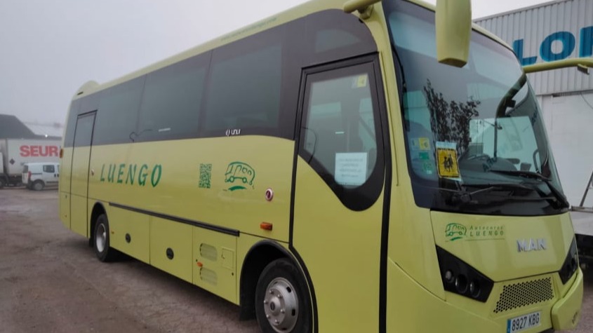 Man 35 plazas más conductor más guía - plataforma elevadora