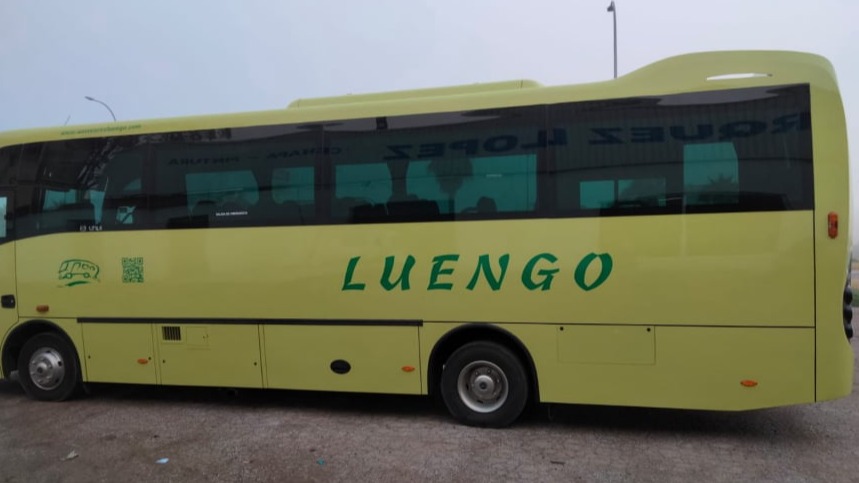 Man 35 plazas más conductor más guía - plataforma elevadora
