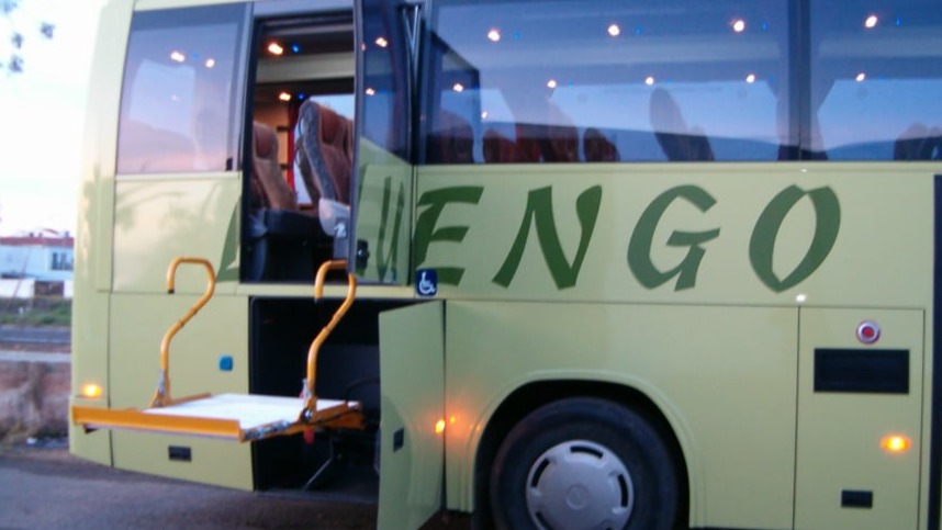 Man 35 plazas más conductor más guía - plataforma elevadora